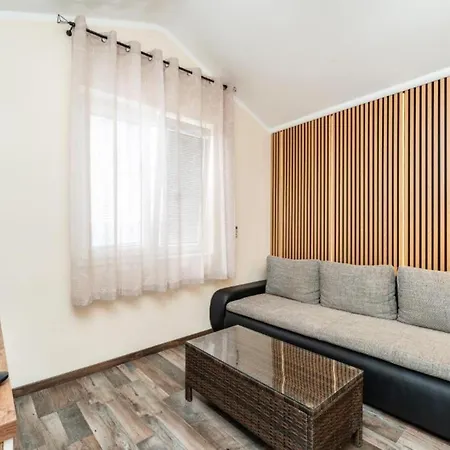 Bra I Premium With Outdoor Pool And Sauna - One Bedroom With Balcony شقة