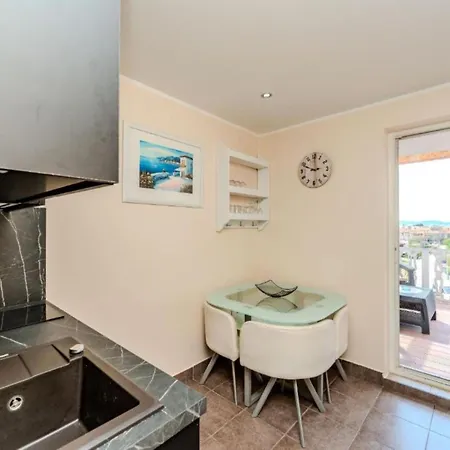 Bra I Premium With Outdoor Pool And Sauna - One Bedroom With Balcony شقة *