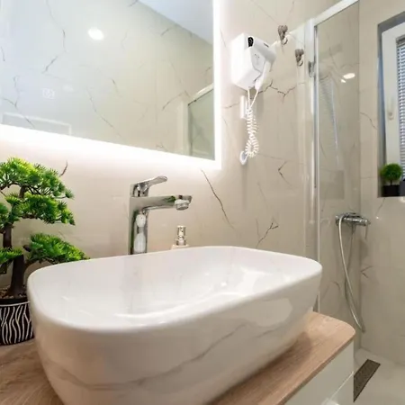 Bra I Premium With Outdoor Pool And Sauna - One Bedroom With Balcony