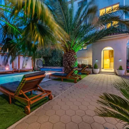 Bra I Premium With Outdoor Pool And Sauna - One Bedroom With Balcony * Сукошан