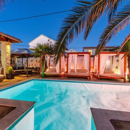 Bra I Premium With Outdoor Pool And Sauna - One Bedroom With Balcony