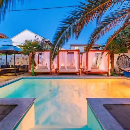 Bra I Premium With Outdoor Pool And Sauna - One Bedroom With Balcony * Сукошан