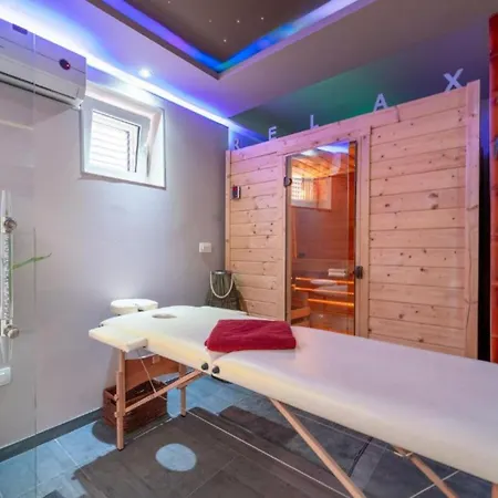 Bra I Premium With Outdoor Pool And Sauna - One Bedroom With Balcony *