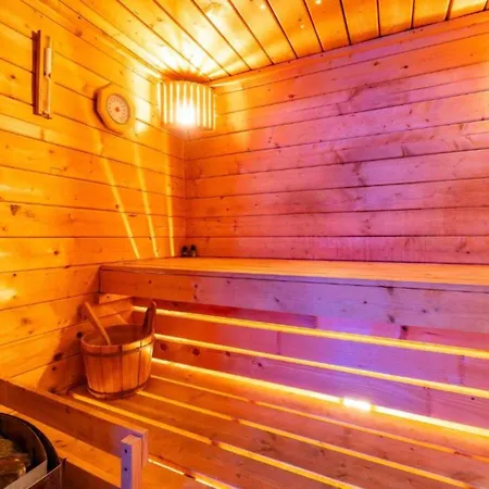 Апартаменты Bra I Premium With Outdoor Pool And Sauna - One Bedroom With Balcony