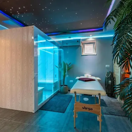 Bra I Premium With Outdoor Pool And Sauna - One Bedroom With Balcony