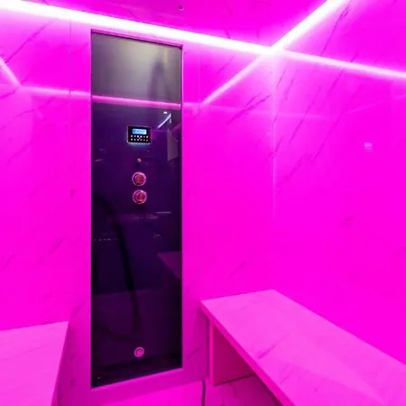 Апартаменты Bra I Premium With Outdoor Pool And Sauna - One Bedroom With Balcony *